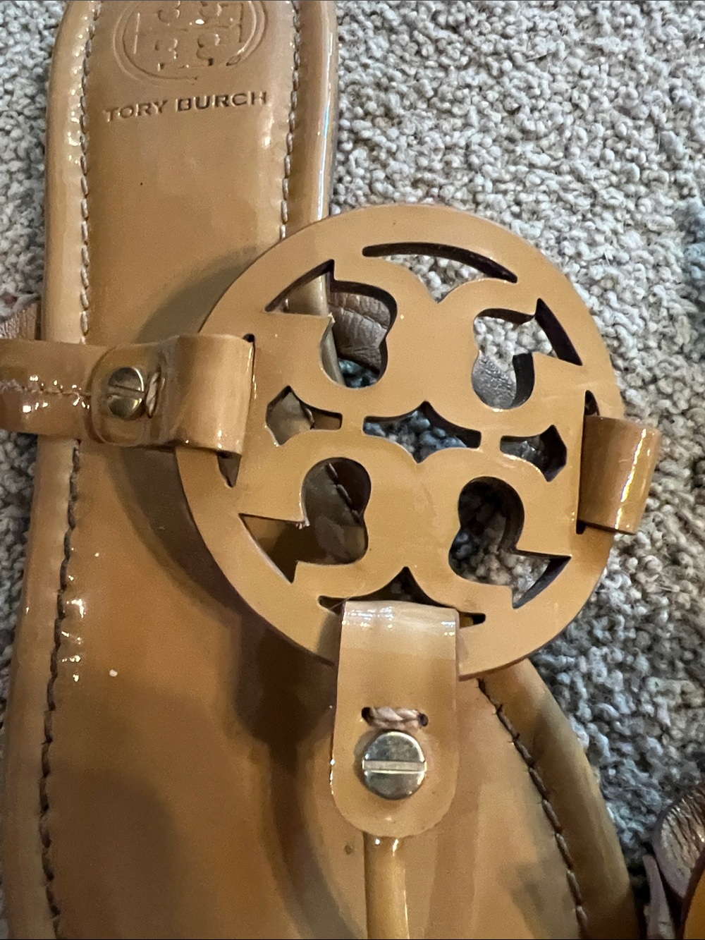 Tory Burch Miller Sand Patent Leather Flip Flops Sandals - Picture 3 of 5